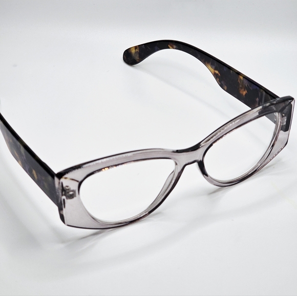 Breezy (Reader) - Picture 2 of 5